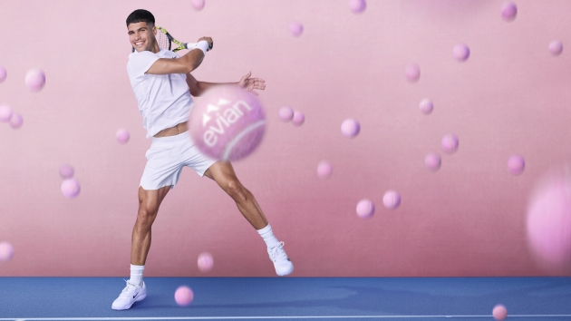 Evian engagiert Tennisspieler Carlos Alcaraz als Markenbotschafter - Der Tennisspieler Carlos Alcaraz ist neues Evian-Testimonial - Quelle: Evian